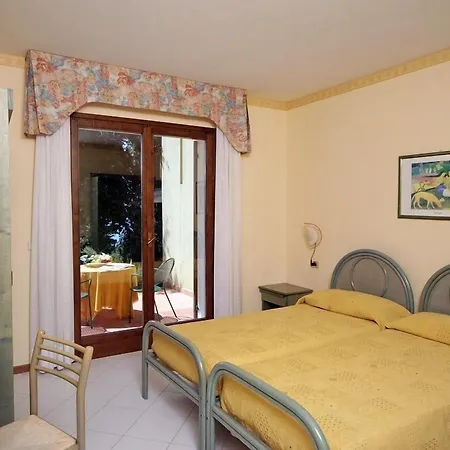 Hotel Madrigale Panoramic Lifestyle & Soulful Costermano